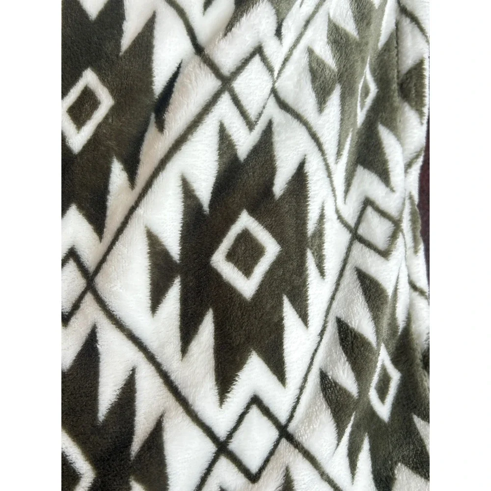 Soft & Cozy Velvet Plush‎ Blanket Twin Southwestern Geometric Olive Green Cream